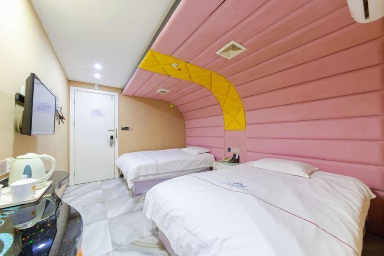 Bedroom 12