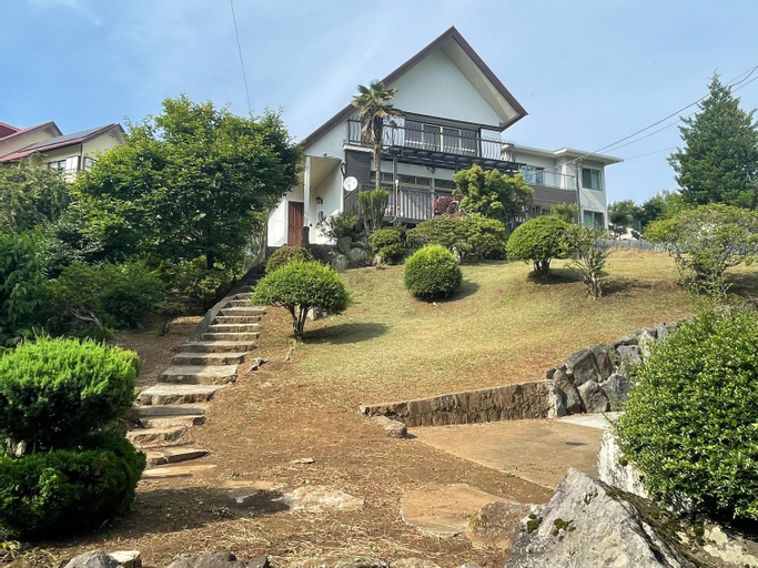 ■ Villa with Roofed BBQ Terrace ■ Entire villa for safe and secure stay ■ Free parking for up to 3 cars available, Izu