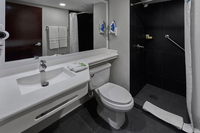 Bathroom 4, City Express by Marriott Tijuana Río, Tijuana