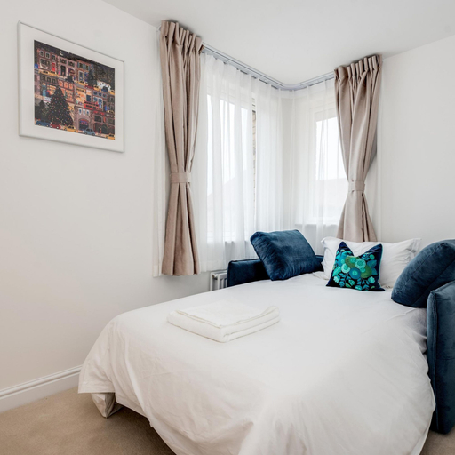Room 2, Tranquil 4-bed Oasis Modern Chic, Oxfordshire