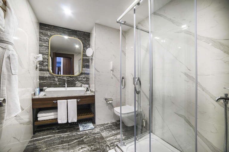 Bathroom 5, Vogue Hotel Supreme Istanbul, Fatih