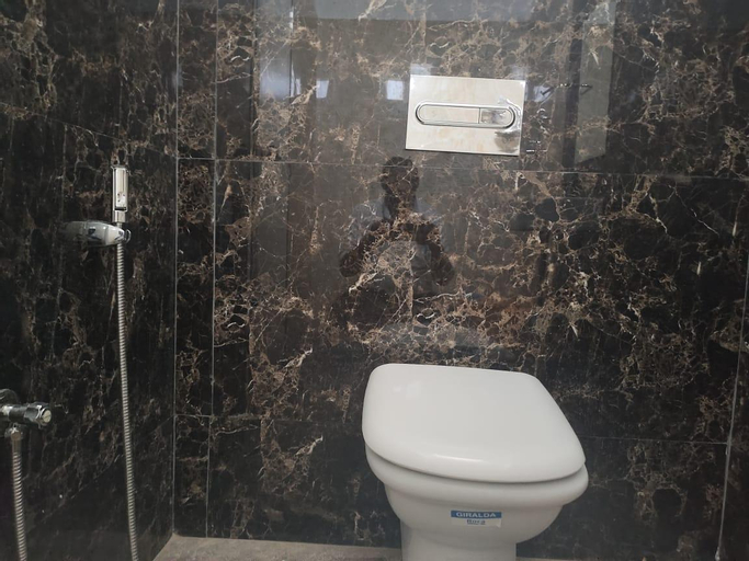 Bathroom 10