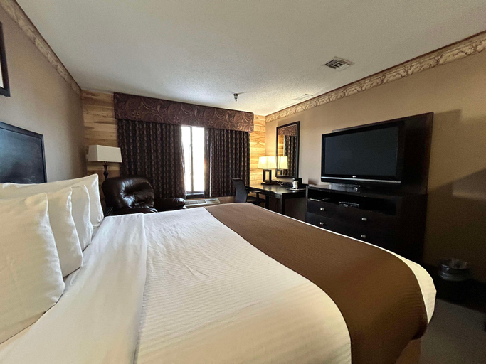 Bedroom 3, Heartland Inn & Suites, Surestay Collection By Bw, Hubbard
