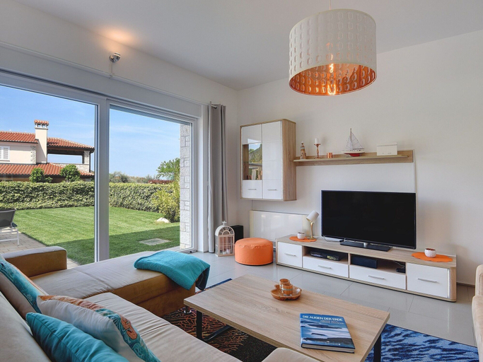 Others 4, Modern Holiday Home in Novigrad With Pool, Novigrad