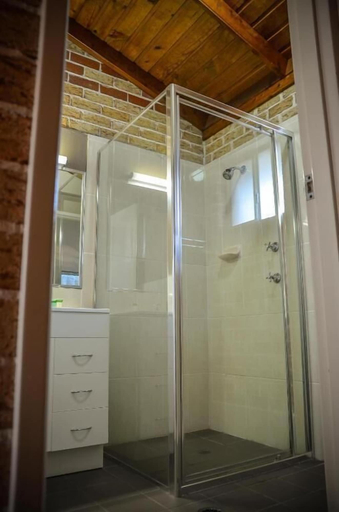 Bathroom 3, Beenleigh Village Motel, Gold Coast