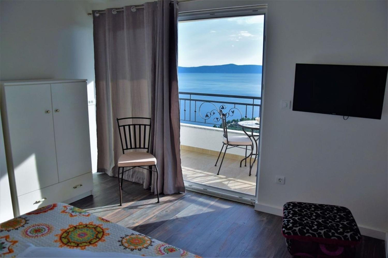 3, Charmy Villa Hill with Pool, Podgora