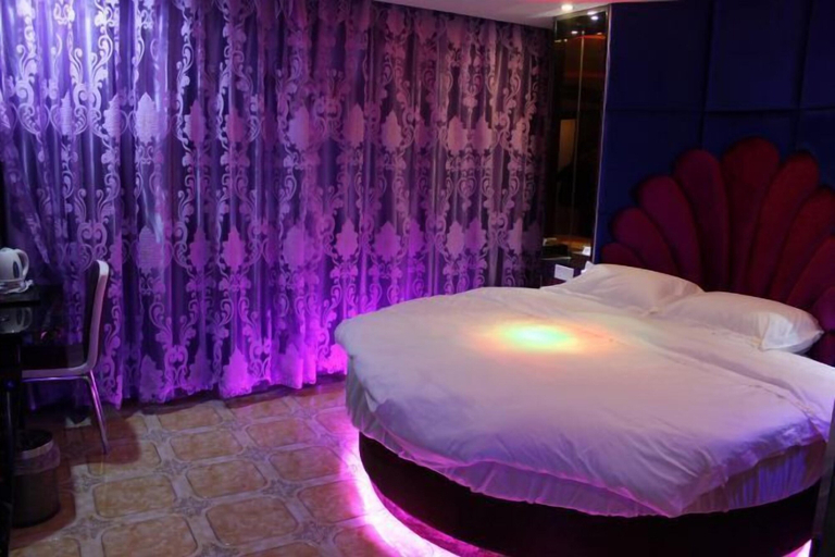 Bedroom 16