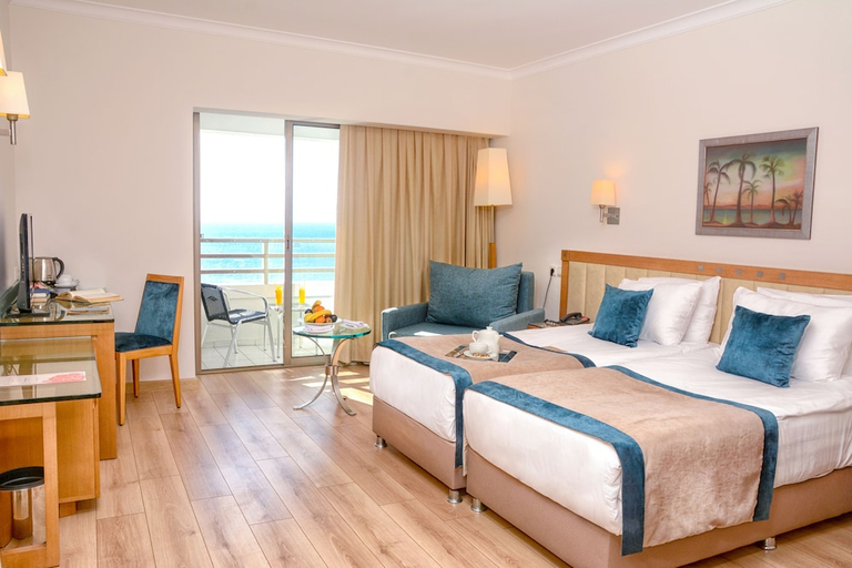 Bedroom 3, Korumar Hotel Deluxe, Kuşadası