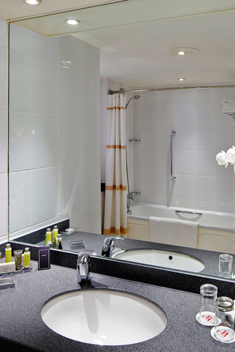 Bathroom 4, Delta Hotels by Marriott Newcastle Gateshead, Gateshead
