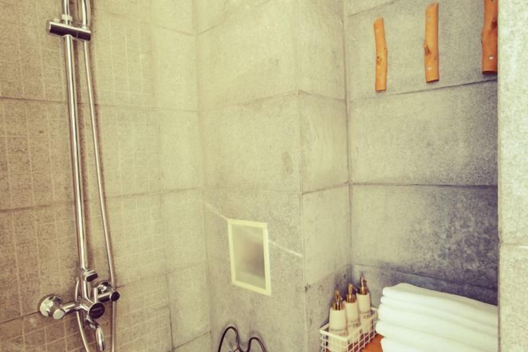 Bathroom 3, Mumu Hotel, Dali Bai