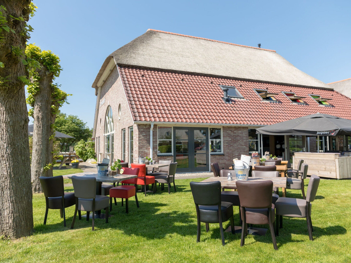 Dining 4, Rustic Villa w/ Shared Pool, Steenwijkerland
