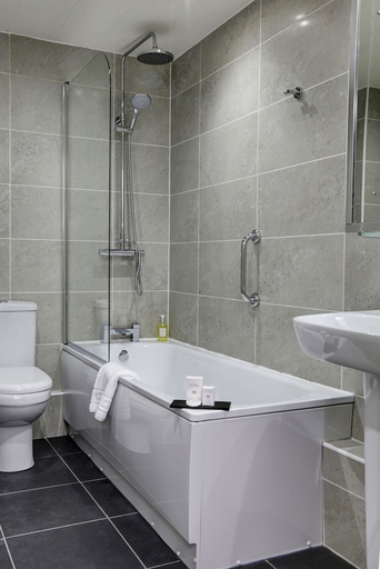 Bathroom 4, The Oaks Hotel, Lancashire