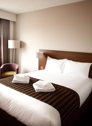 Bedroom 2, Leonardo Hotel Bradford, Bradford