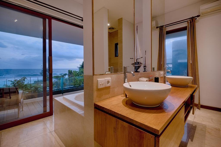 Bathroom 4, Villas 5 BR Suitable and Comfortable Beach Front, Gianyar