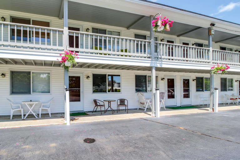 The Holiday House Condominiums, York