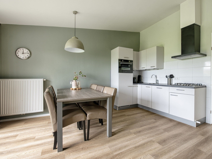 Private kitchen 2, Comfy Lodge with Microwave Oven near Beach, Ameland