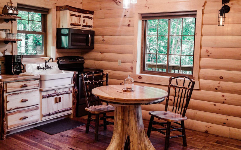 Others 3, Cricket Hill Treehouse C by Amish Country Lodging, Holmes