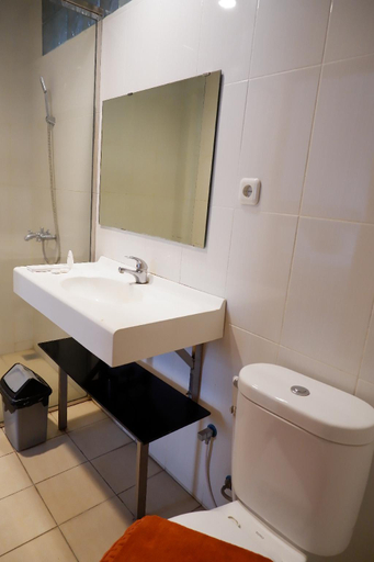 Bathroom 18
