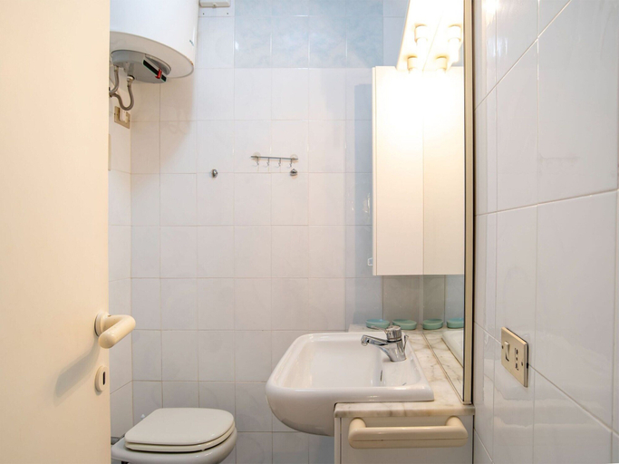 Bathroom 4, Belvilla by OYO Monolocale Baia 8, Olbia-Tempio
