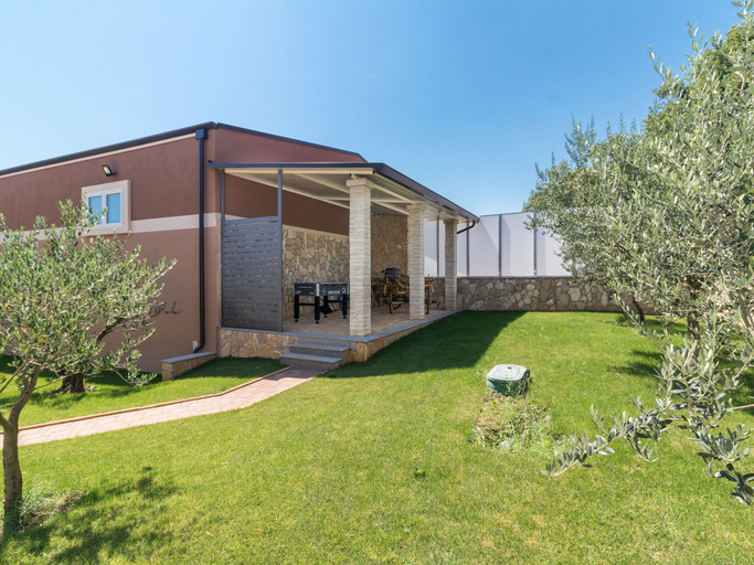 Exterior & Views 2, Villa in Pula With Pool Near Roman Arena, Ližnjan