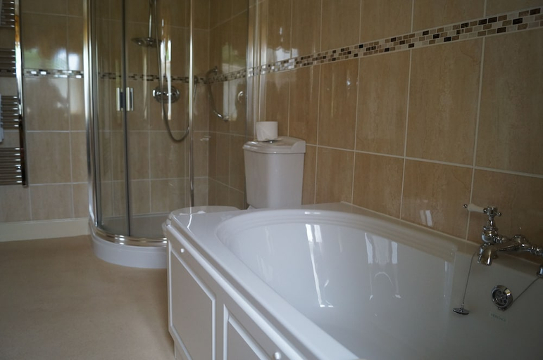 Bathroom 4, Glengarry Castle Hotel, Highland