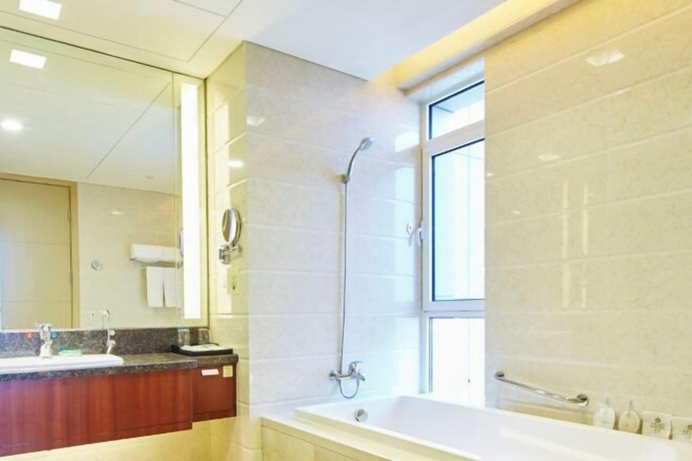 Bathroom, Huaxi Hotel, Dingxi