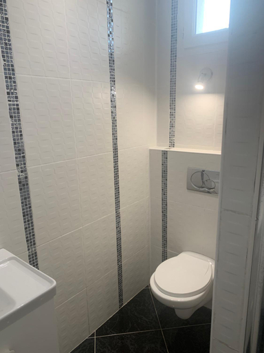 Bathroom 1, Villa Tenjin chambre 16, Seine-Saint-Denis