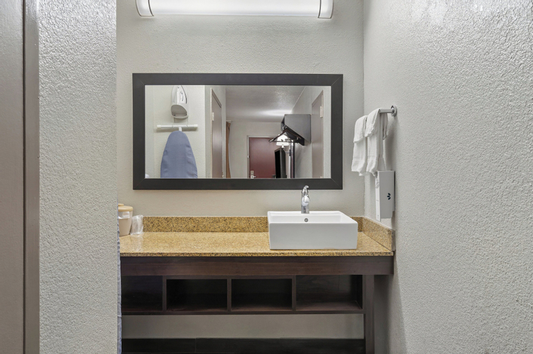 Bathroom 13