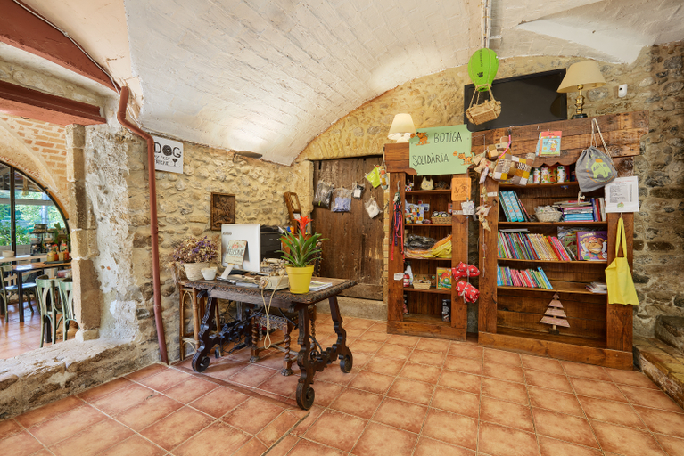 Public Area 3, Mas Torrencito, Girona