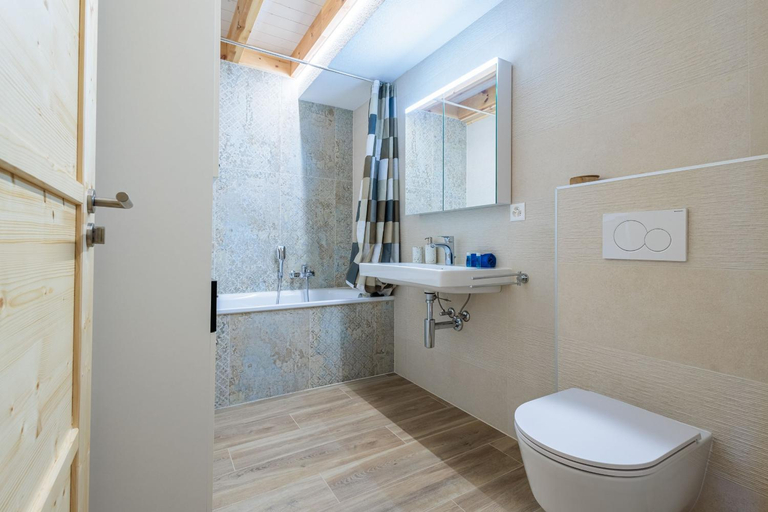 Bathroom, Villa mitoyenne proche des bains, Martigny