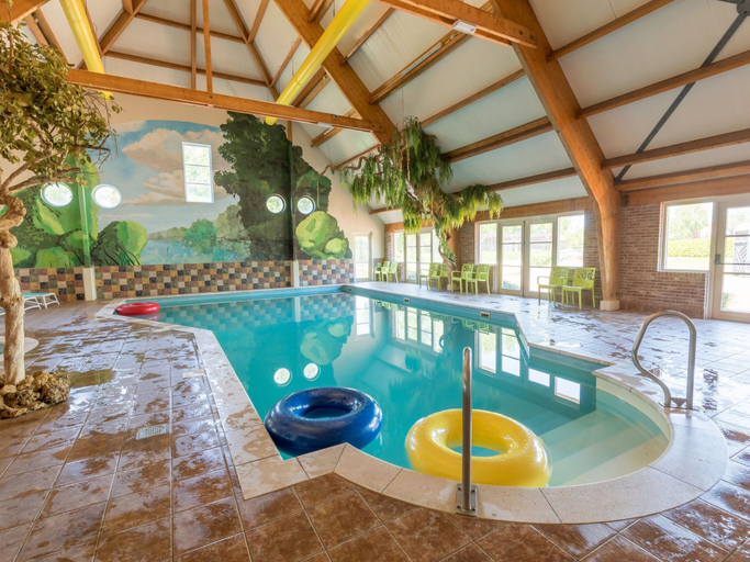 Pool 3, Rustic Villa w/ Shared Pool, Steenwijkerland