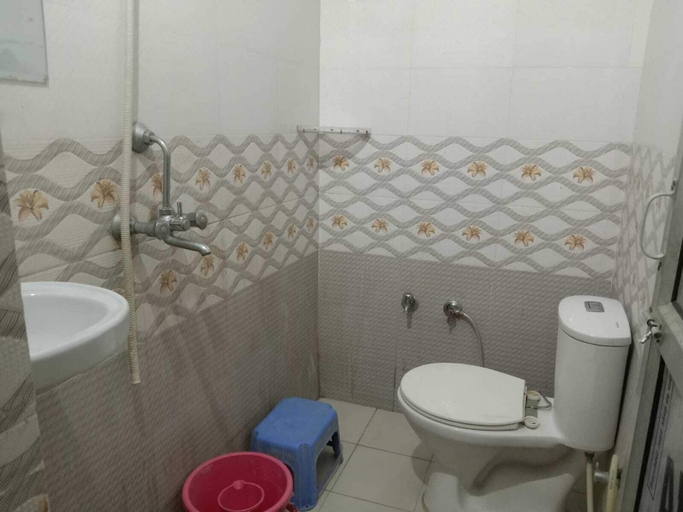 Bathroom, Hotel Shumangalam, Udham Singh Nagar