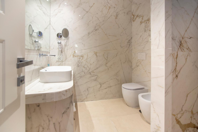 Bathroom 4, Pagoda Hotel & Residence, Napoli