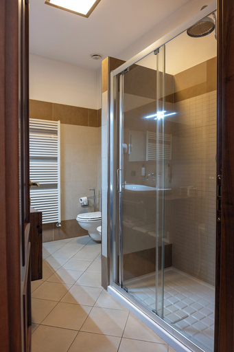 Bathroom 5, Resort Al Castello, Novara