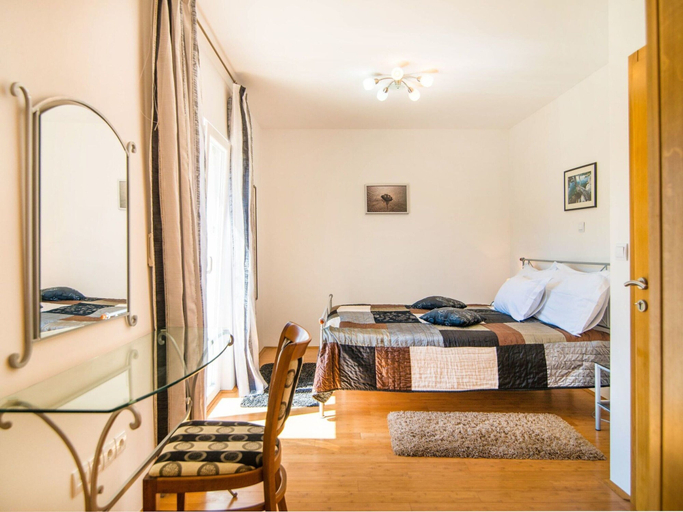 Bedroom 2, Magnificent Villa in Supetar With Swimming Pool, Supetar