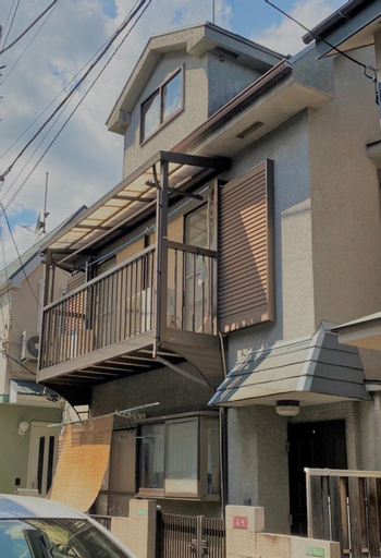 Exterior 10