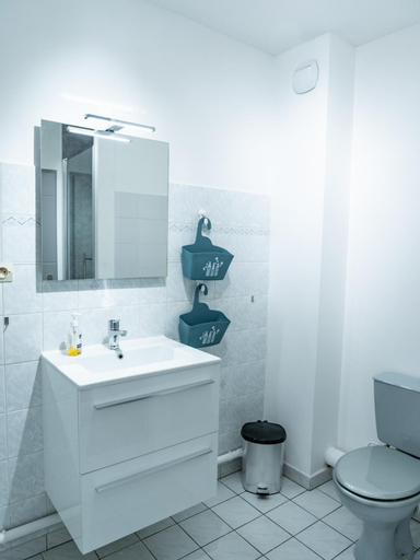 Bathroom 16