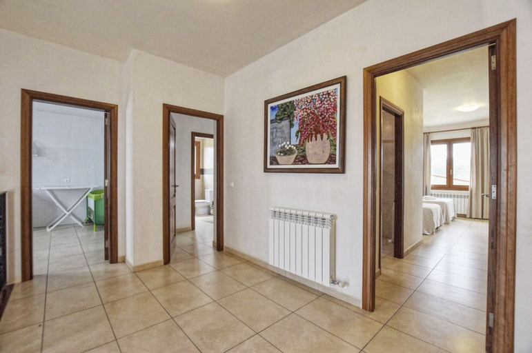 Others 5, House in Majorca with Pool and Mountain Views, Baleares
