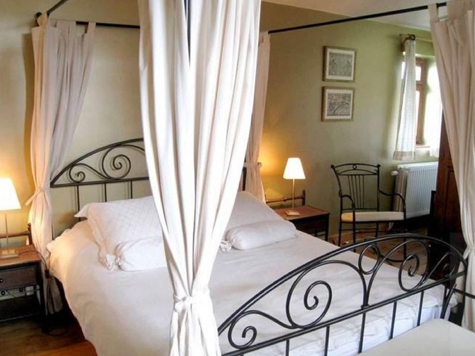 Bedroom 3, Quaint Farmhouse in Maffe with a Turkish Bath, Namur
