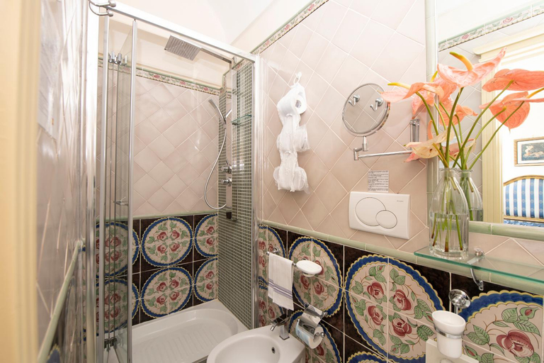 Bathroom 3, Amalfi Old Square room & apartments , 73 steps from the street, Salerno