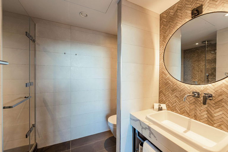 Bathroom 15
