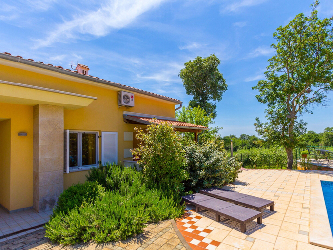 Exterior & Views 2, Nice Apartment in Pula With Swimming Pool, Ližnjan