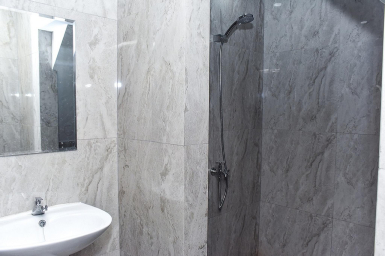 Bathroom 11