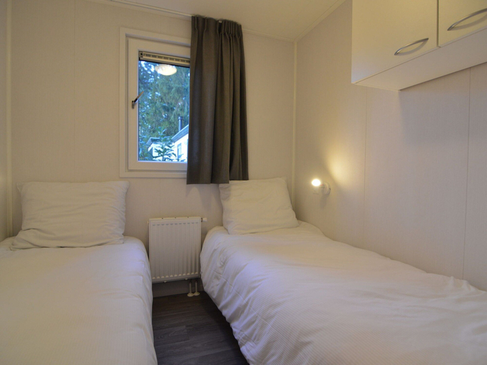Bedroom 5, Cosy Chalet w/ Garden Patio, Vorden