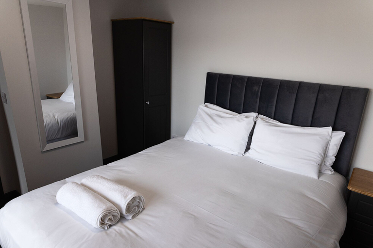 Bedroom 2, Pierside Apartments Deluxe Accommodation