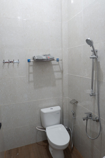 Bathroom 12