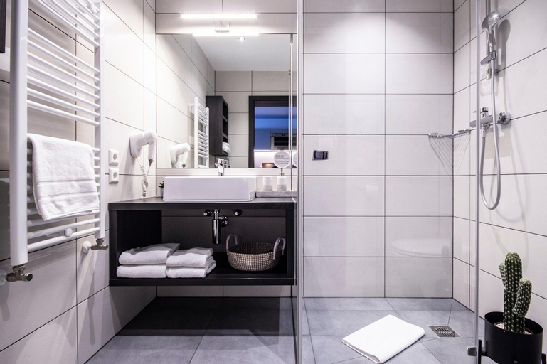 Bathroom 11