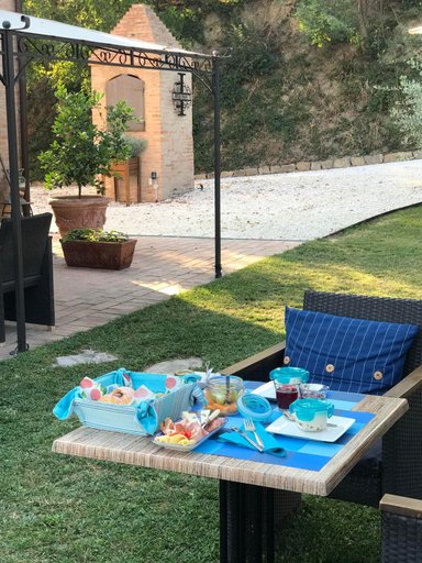 Food & Drinks