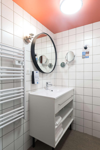 Bathroom 7
