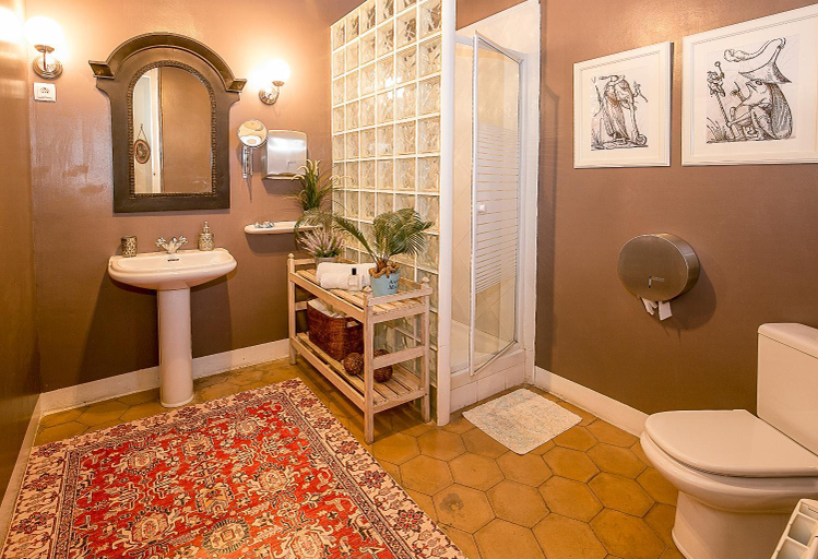 Bathroom 2, Casa del Mediterraneo, Barcelona